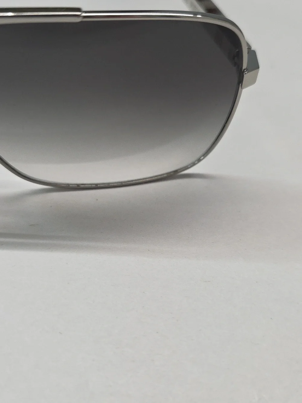 Louis Vuitton Attitude Z0260U Men’s Silver Frame Sunglasses PreOwned - Picture 4 of 10